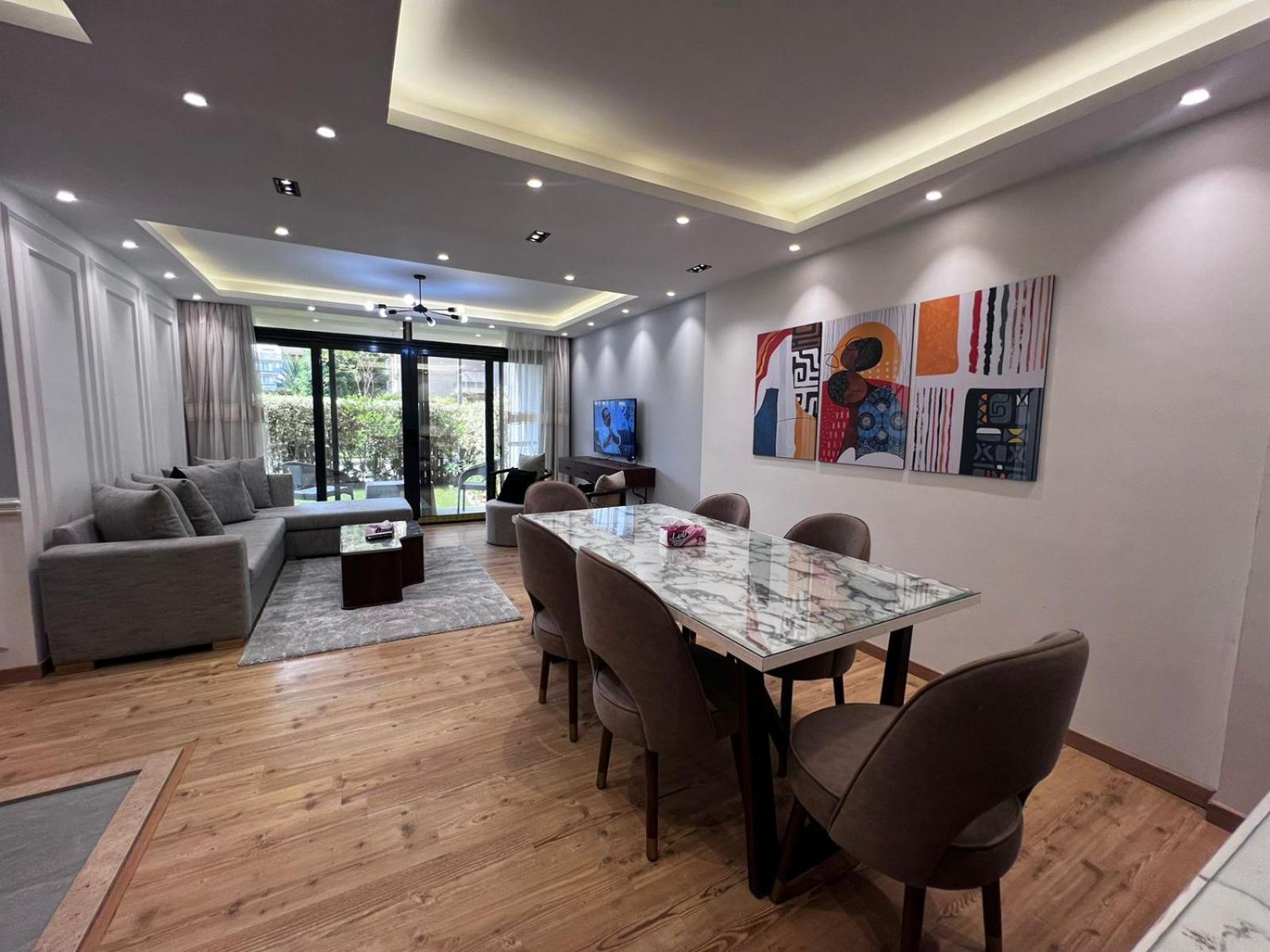 New Cairo luxury apartment with privat garden