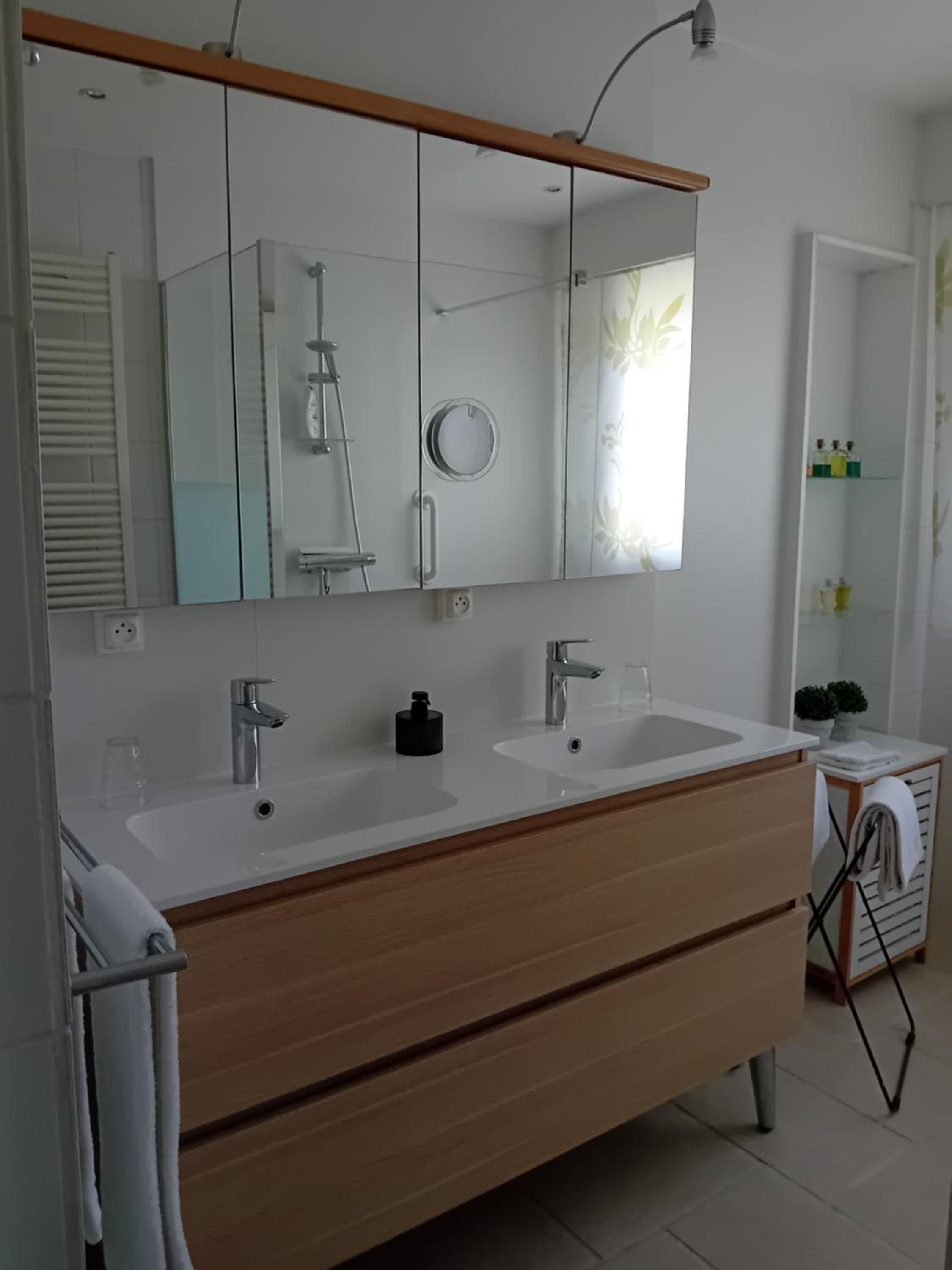 B&B Roseland