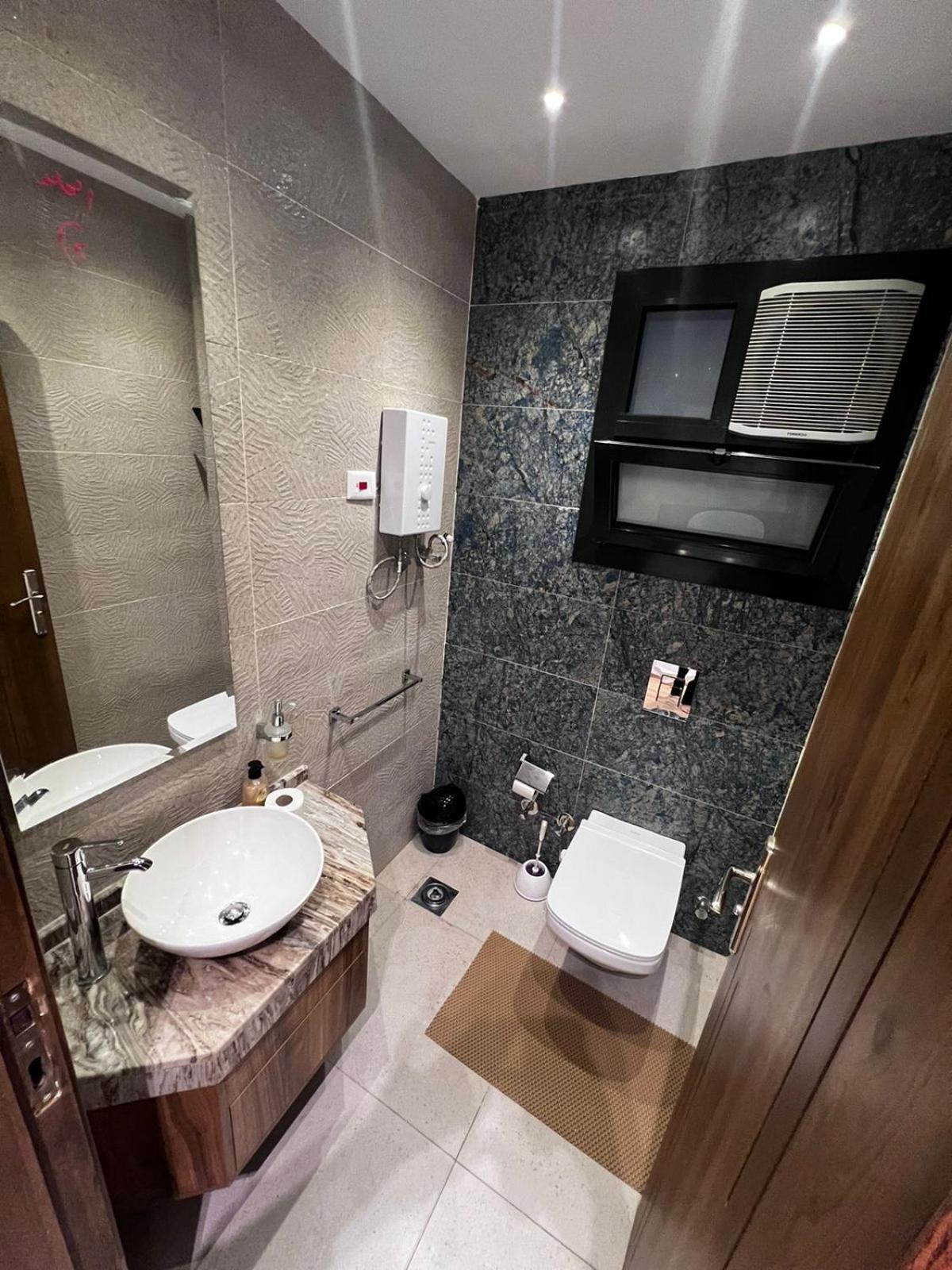 New Cairo luxury apartment with privat garden