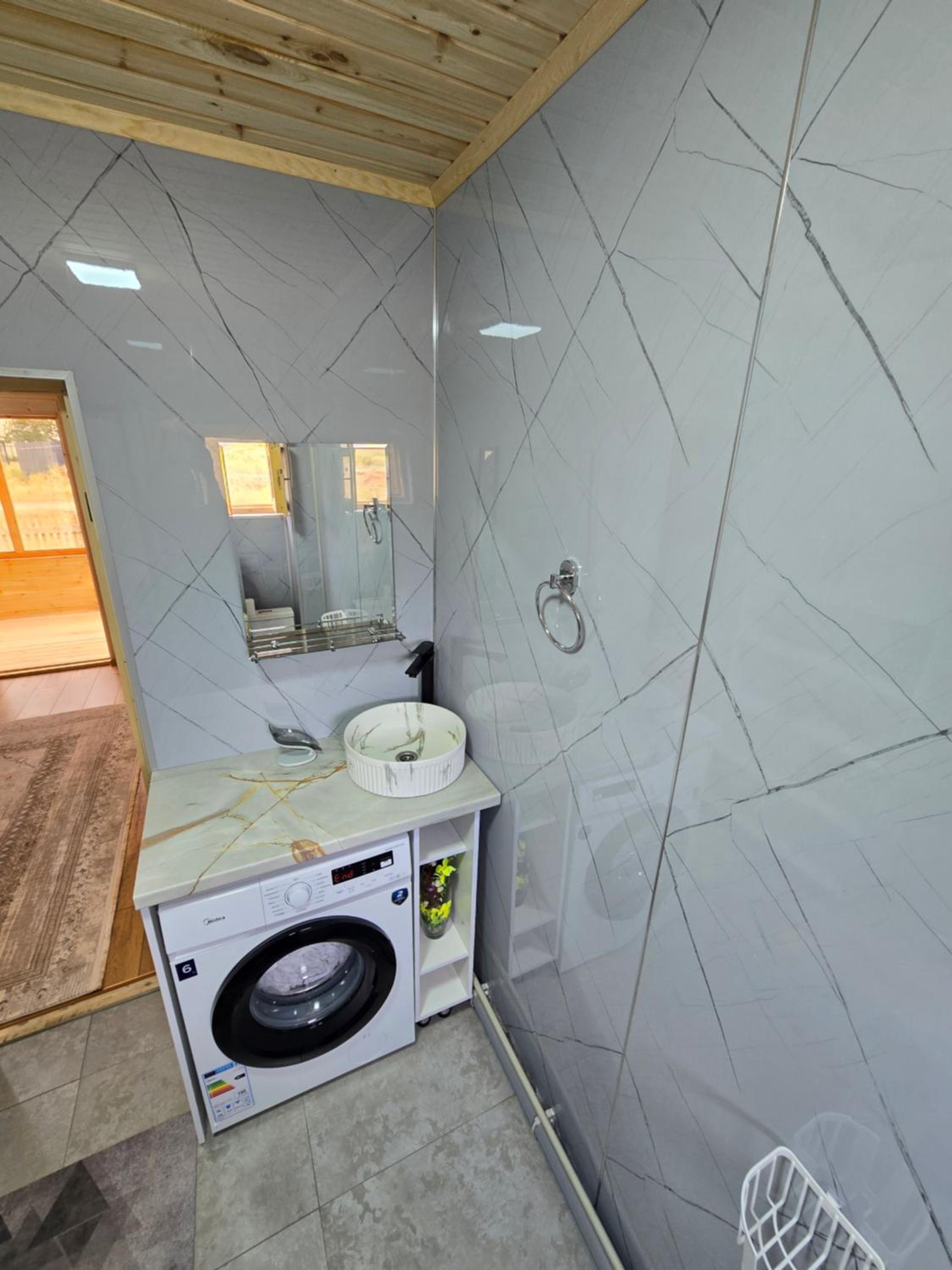 Photo 6
