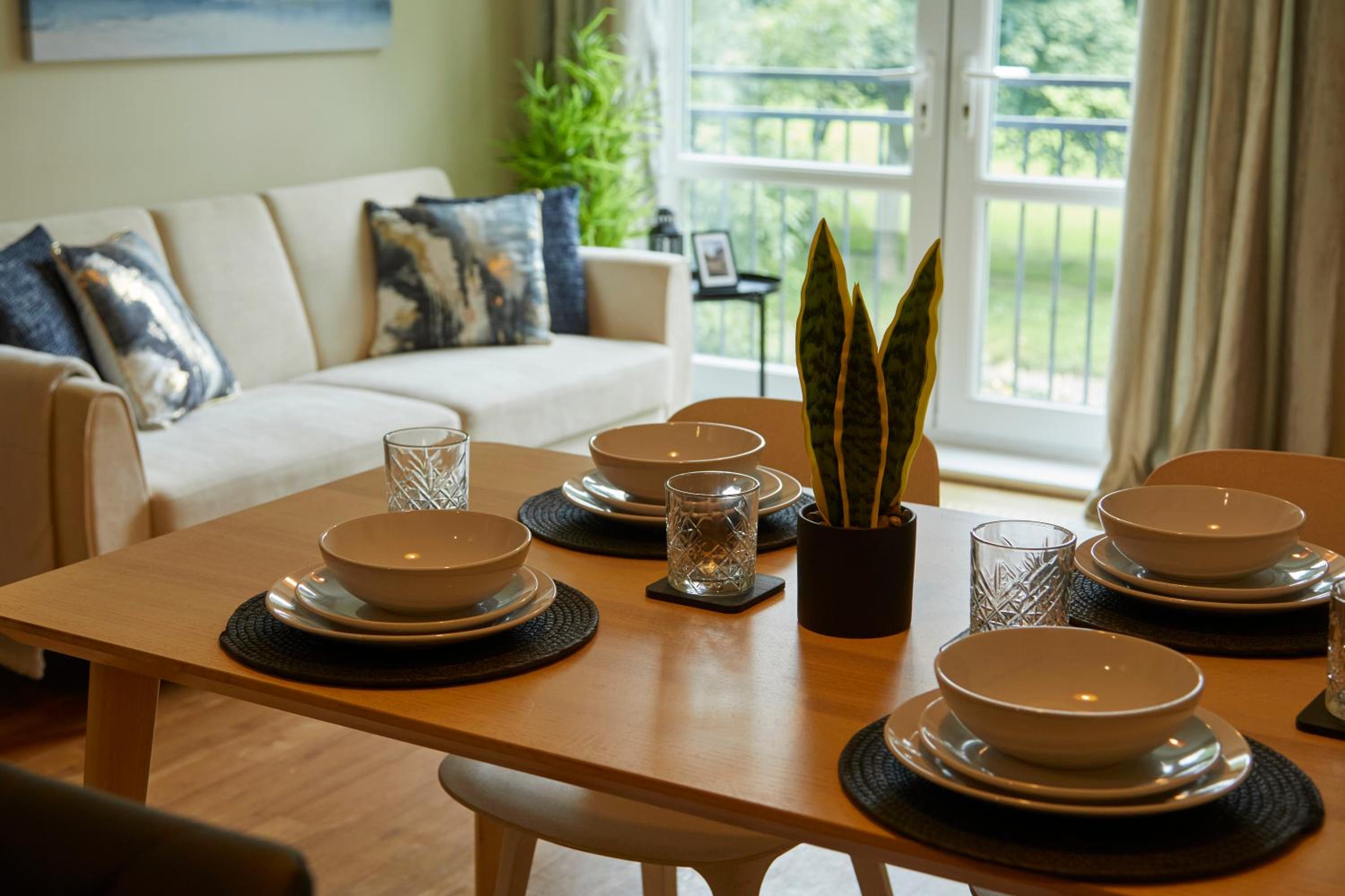 Stylish 2-Bedroom Apartment with Free Parking