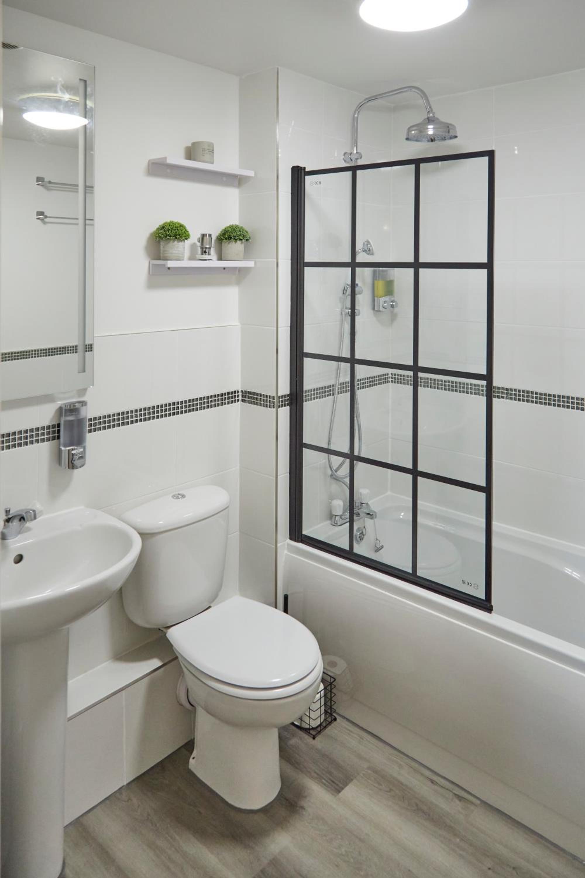 Stylish 2-Bedroom Apartment with Free Parking