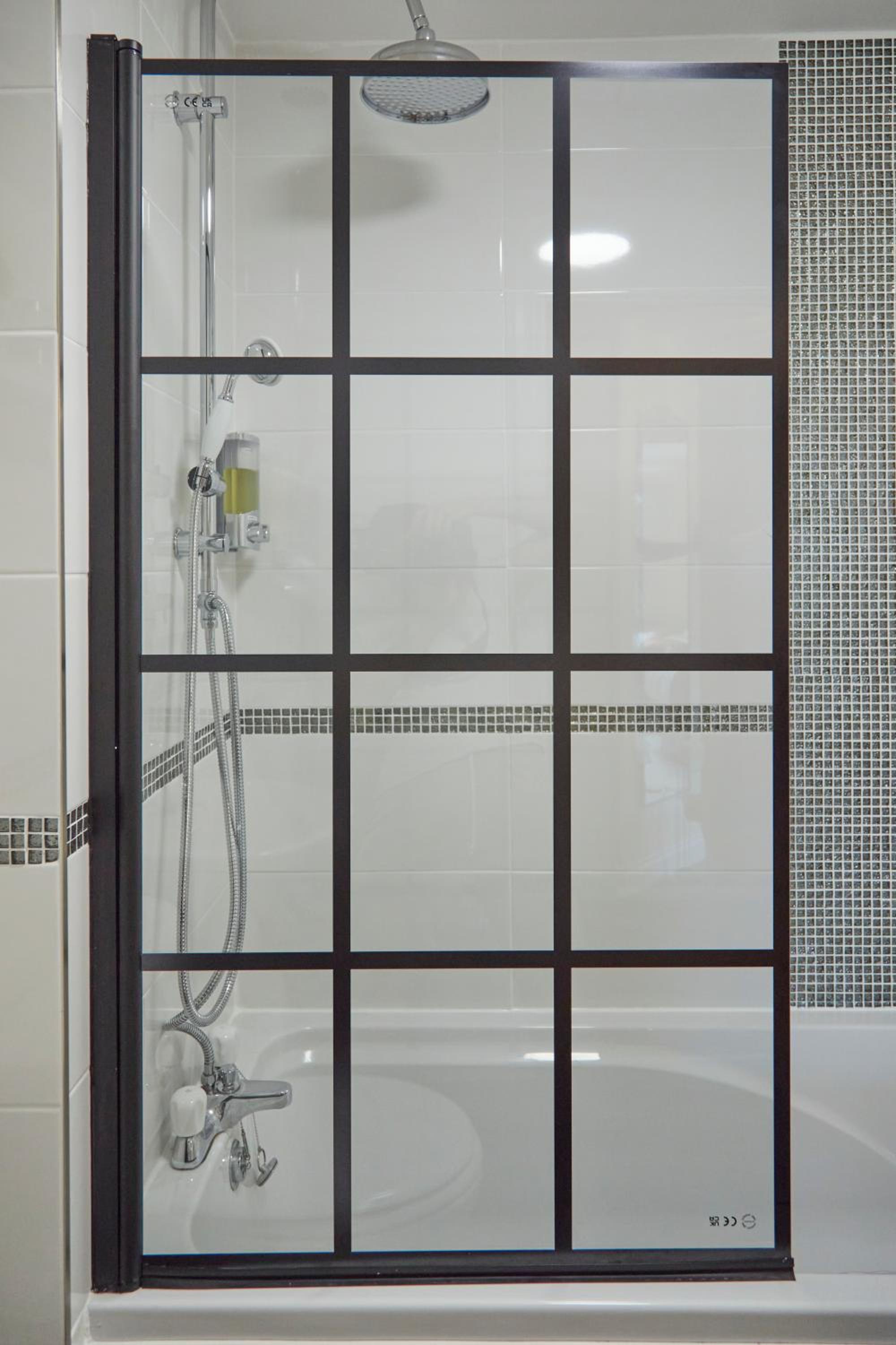 Stylish 2-Bedroom Apartment with Free Parking