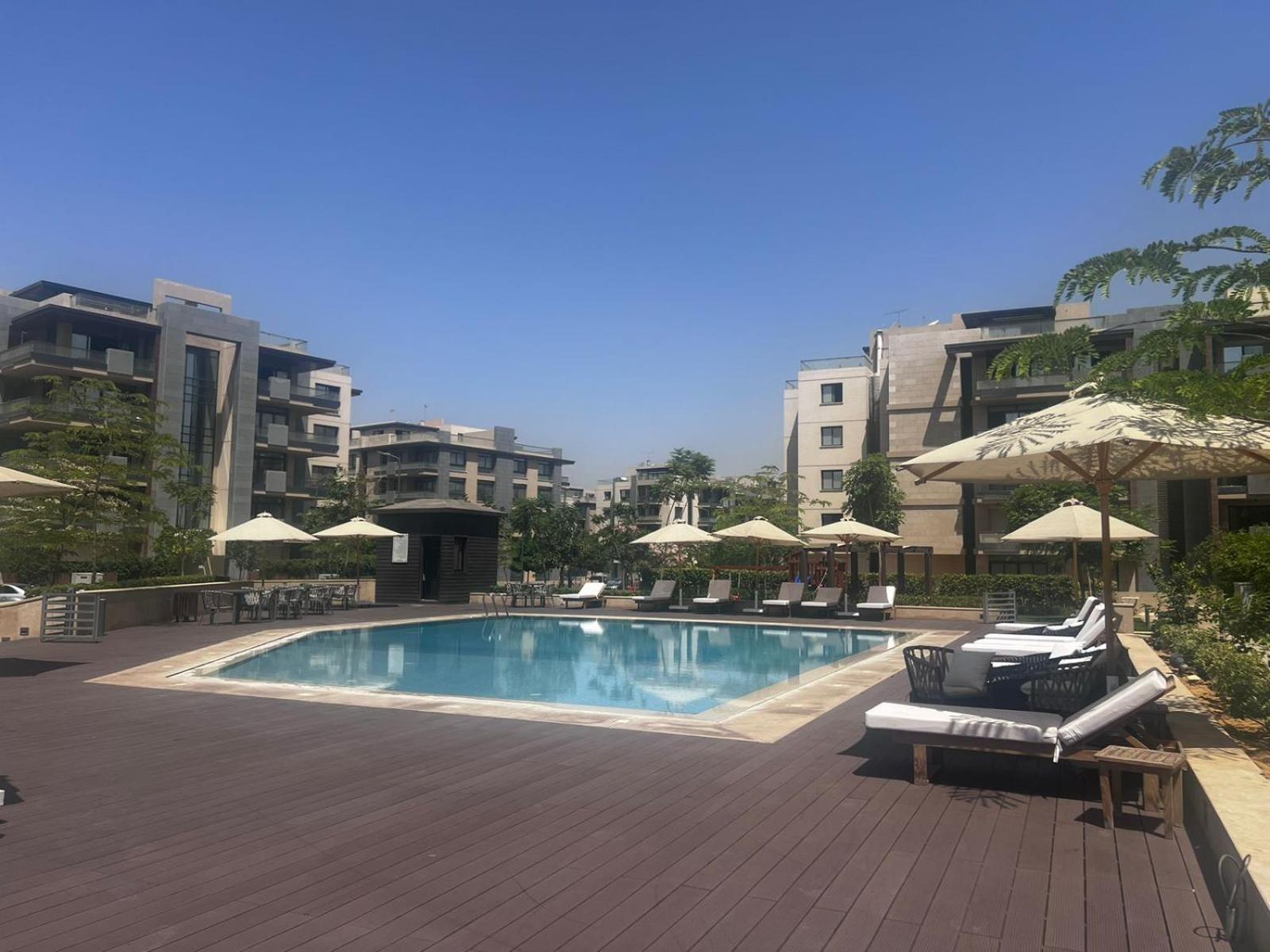 New Cairo luxury apartment with privat garden
