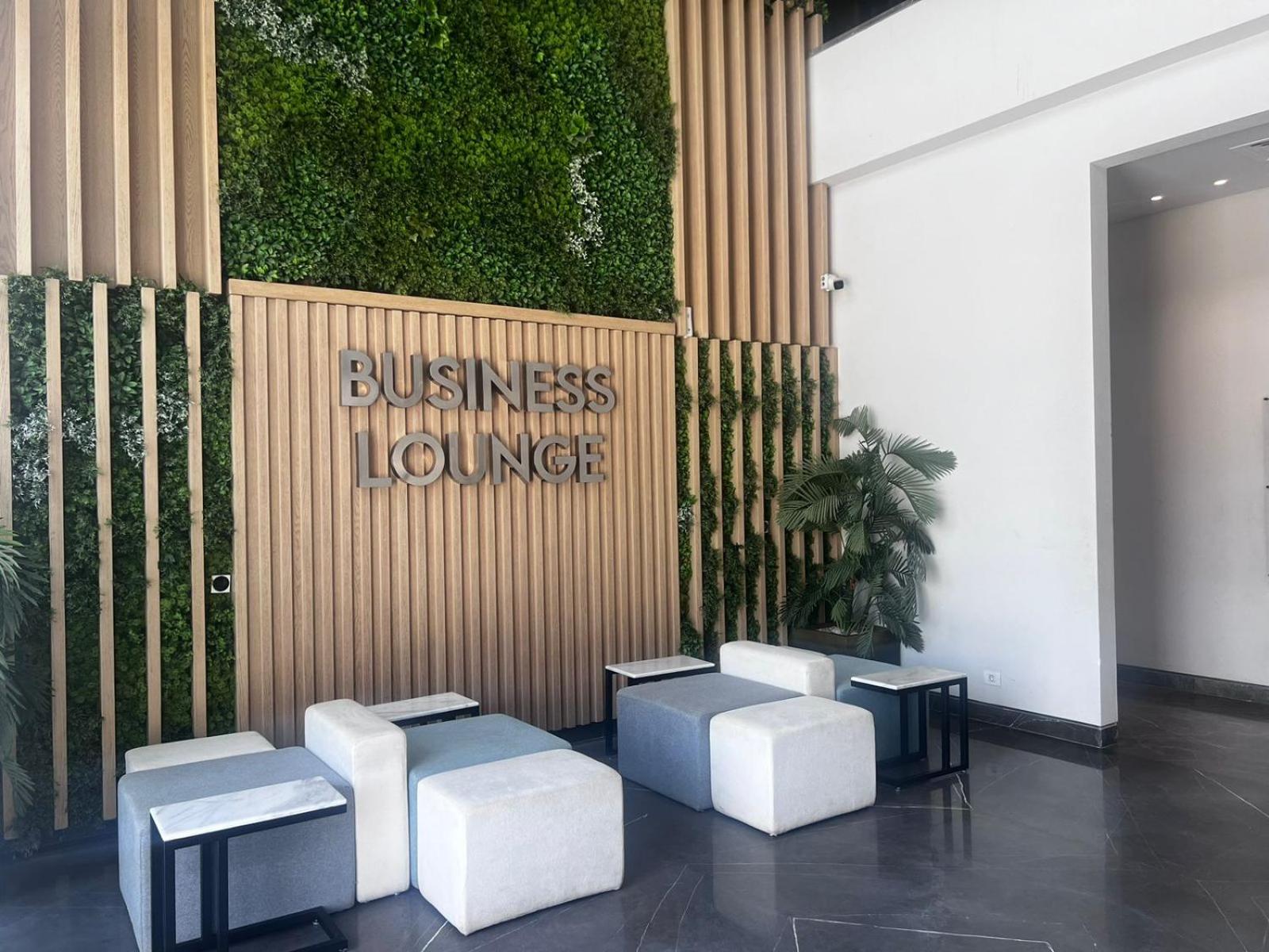 New Cairo luxury apartment with privat garden