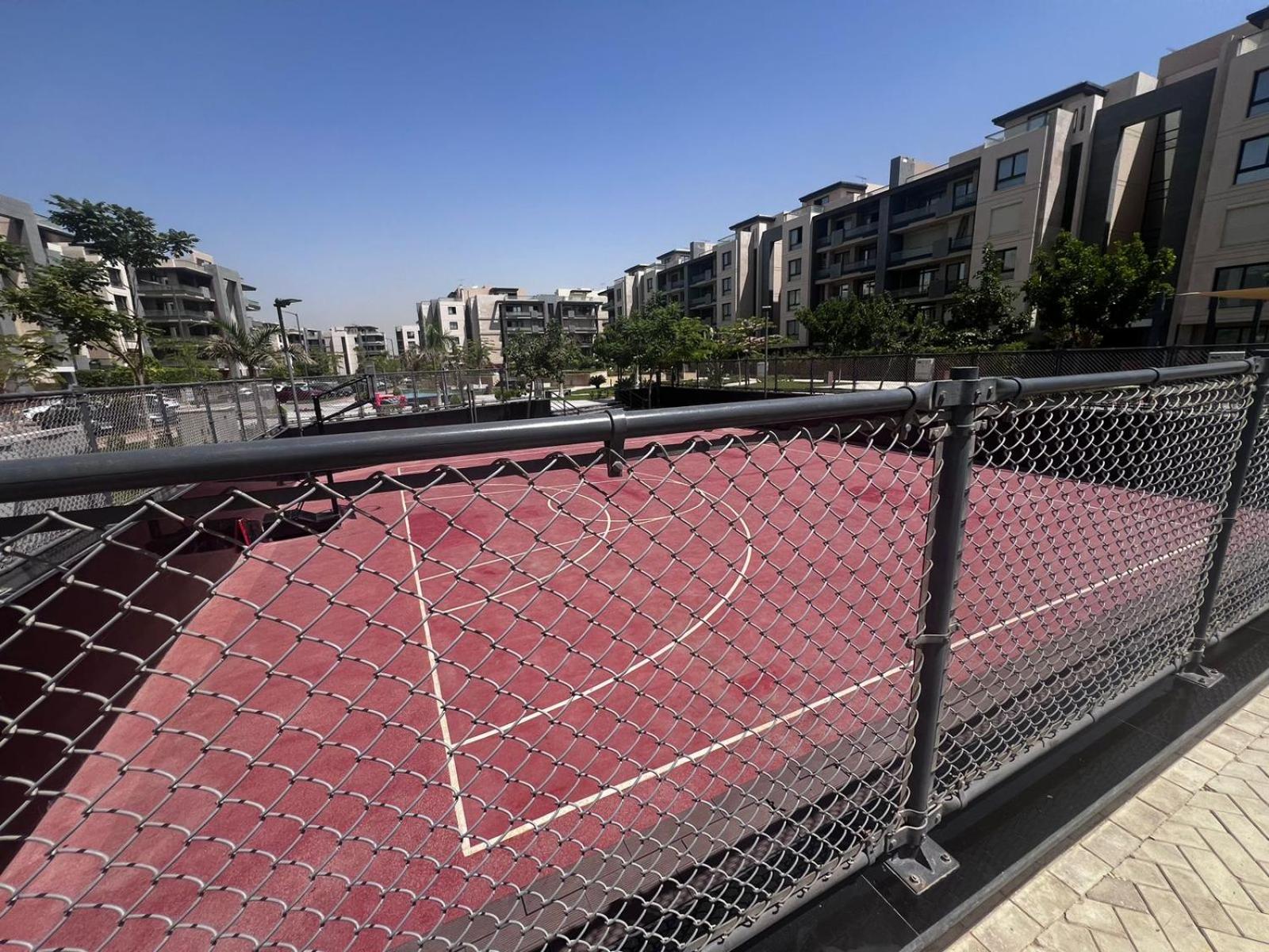 New Cairo luxury apartment with privat garden