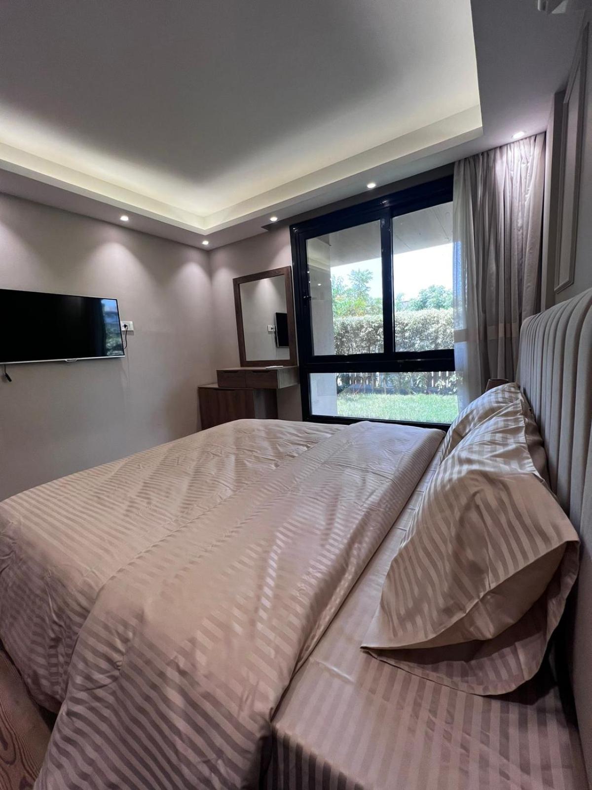 New Cairo luxury apartment with privat garden