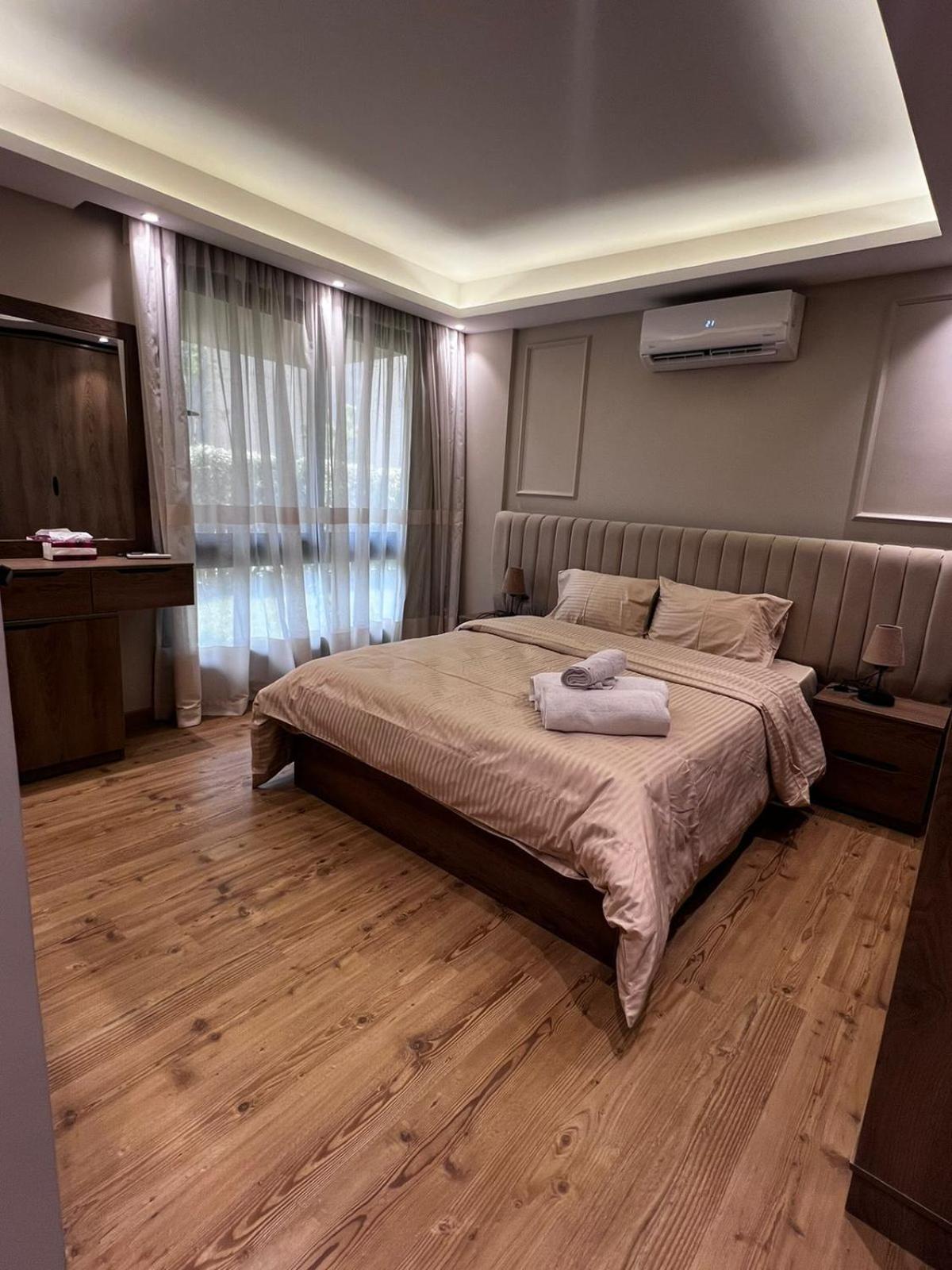 New Cairo luxury apartment with privat garden