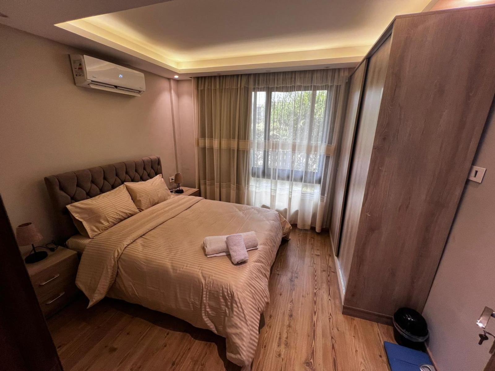 New Cairo luxury apartment with privat garden