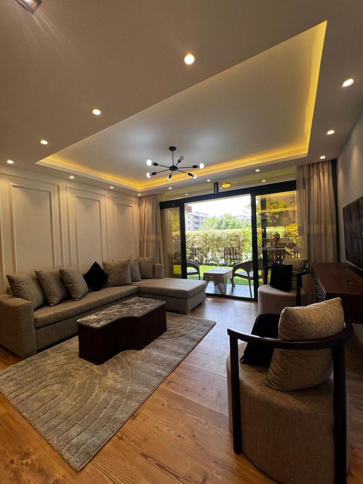 New Cairo luxury apartment with privat garden