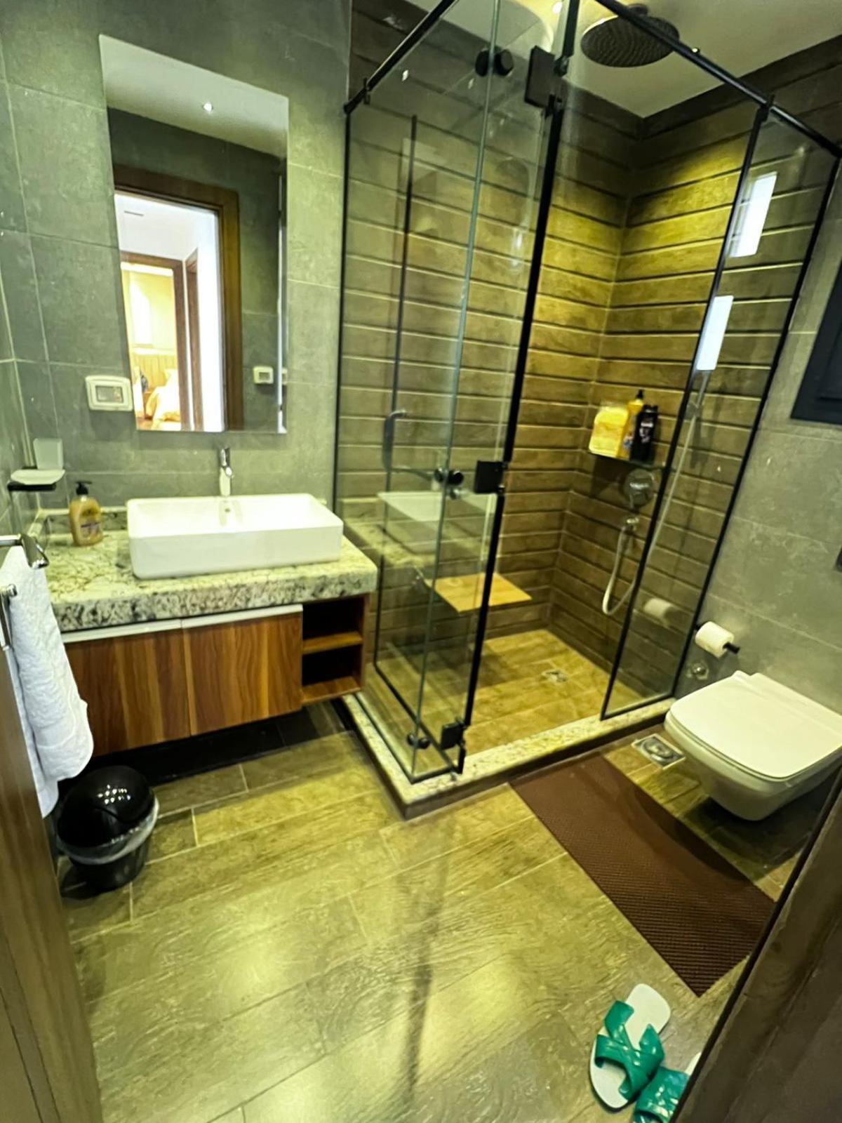 New Cairo luxury apartment with privat garden