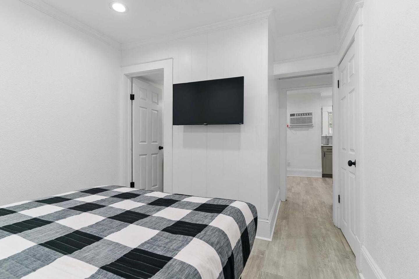 Studio Orlando Rental Kitchen & Fast Wi-fi