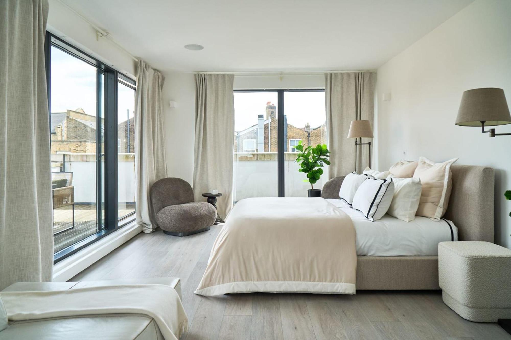 Prestigious Penthouse Haven in London