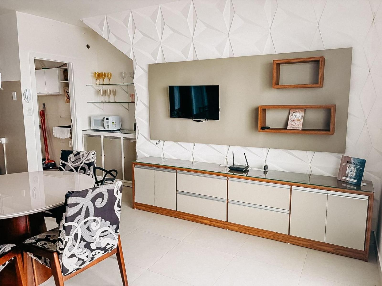 Apto Térreo com 2 quartos (ambos com ar split), sendo 1 suíte, internet privativa 300MBPS, no Residencial Vila Regina, condominio com piscina e área gourme