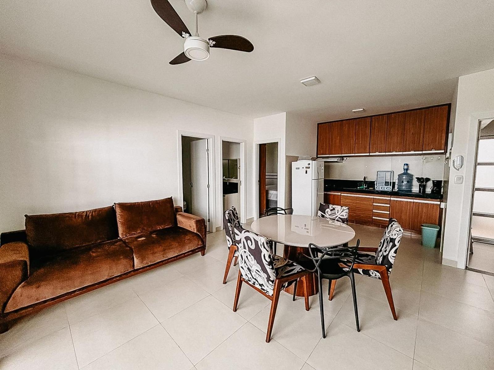 Apto Térreo com 2 quartos (ambos com ar split), sendo 1 suíte, internet privativa 300MBPS, no Residencial Vila Regina, condominio com piscina e área gourme