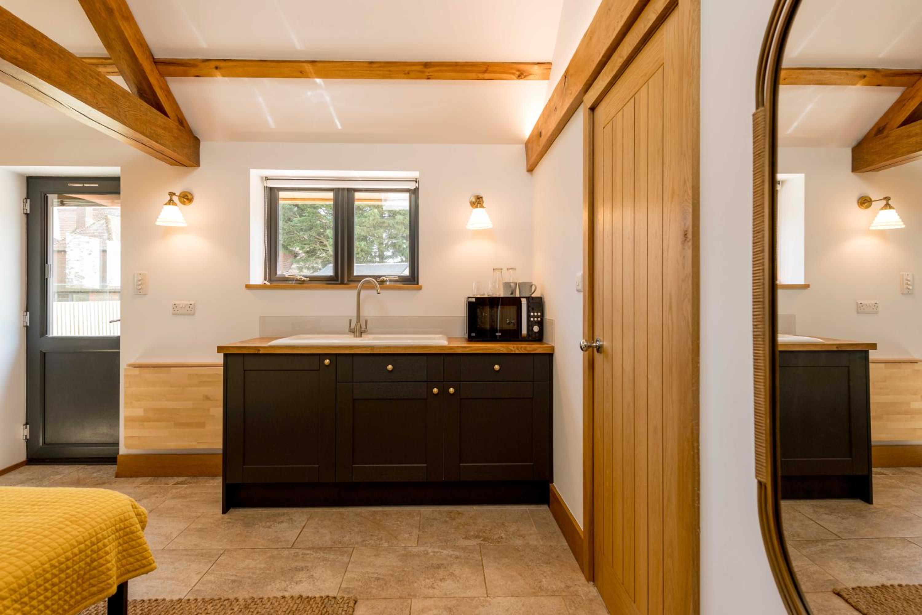 Hillview Hideaway