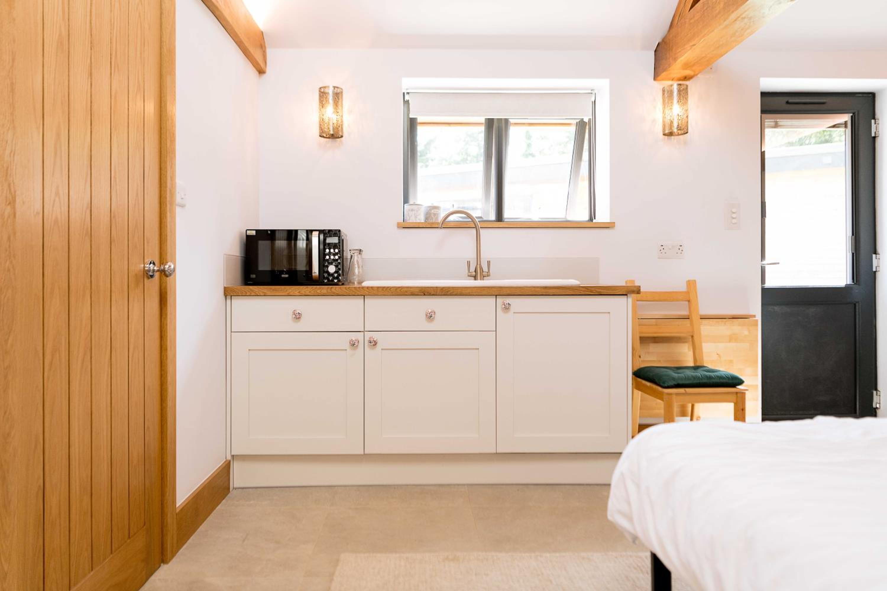 Hillview Hideaway