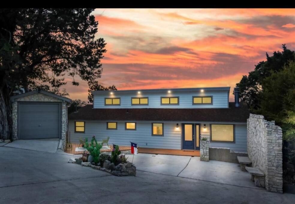 Canyon Lake luxury getaway, hot tub with Lakeview