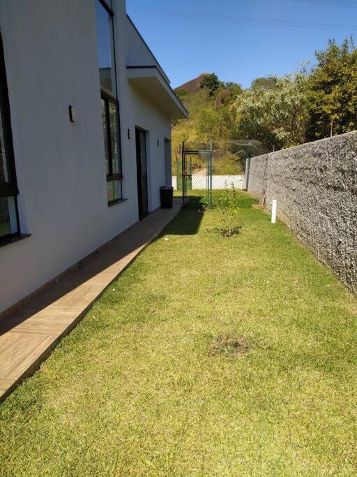 Casa com piscina e linda vista