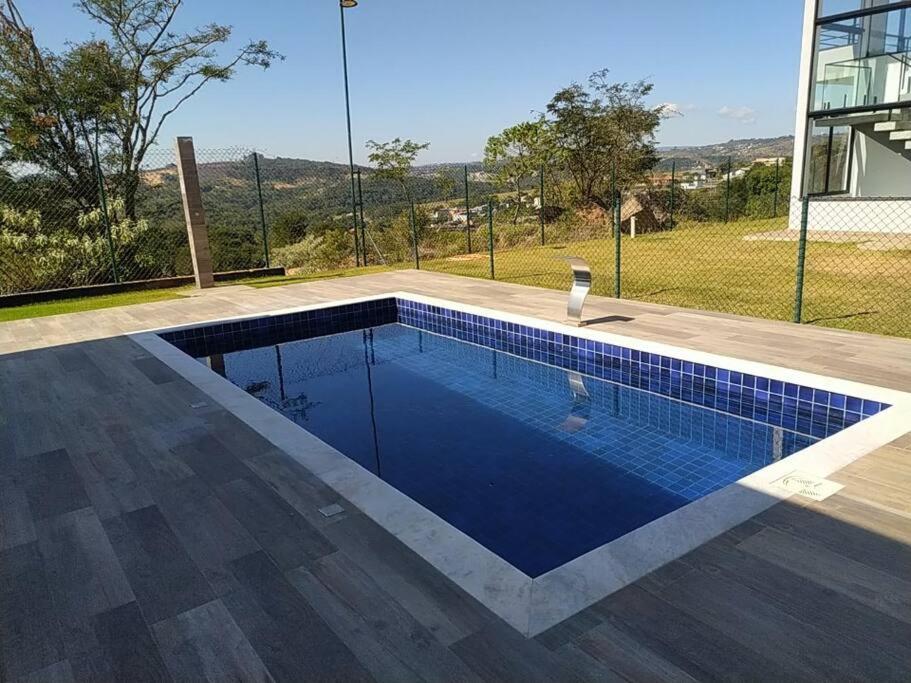 Casa com piscina e linda vista