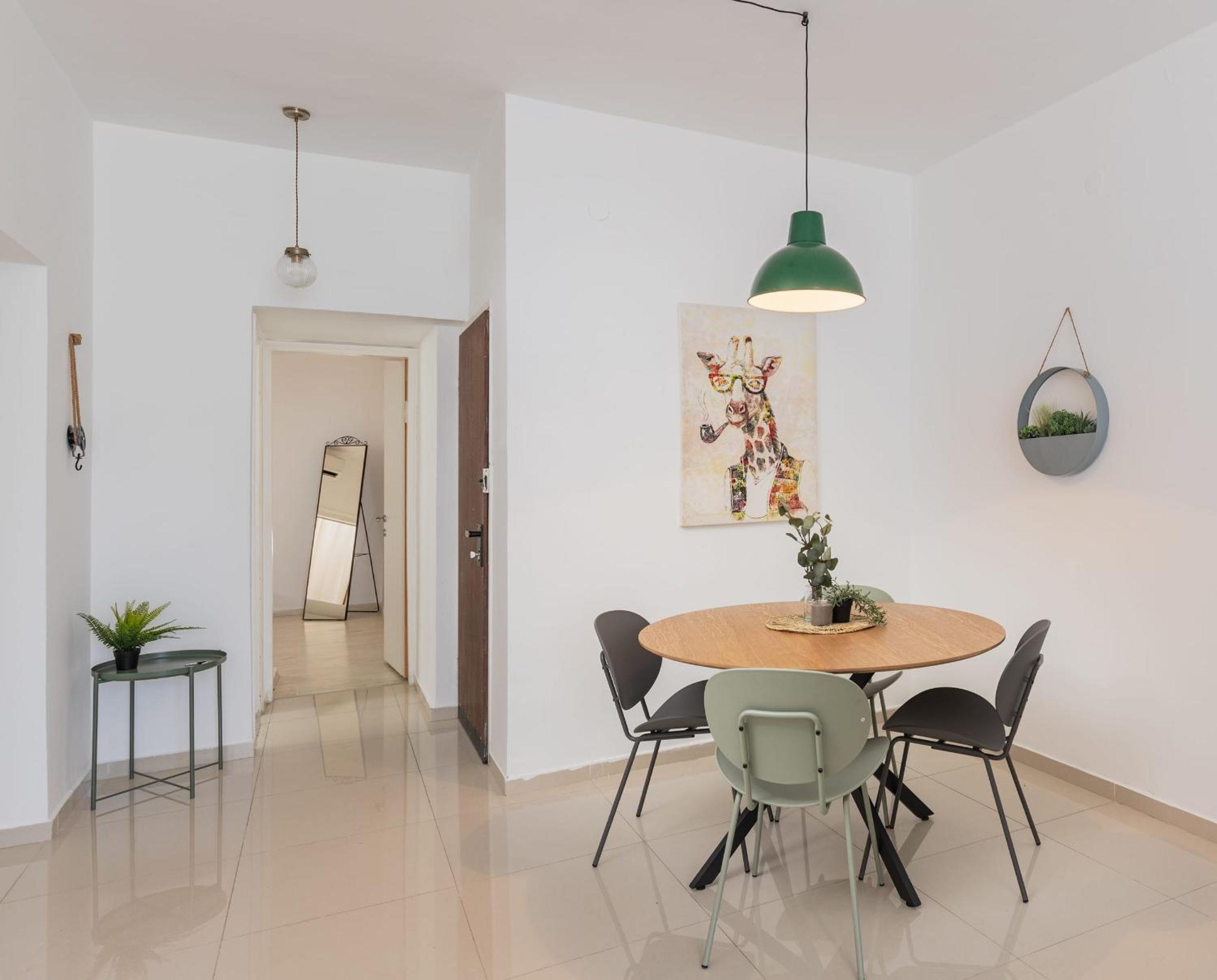 Authentic 2 bedrooms apt near the beach view 4