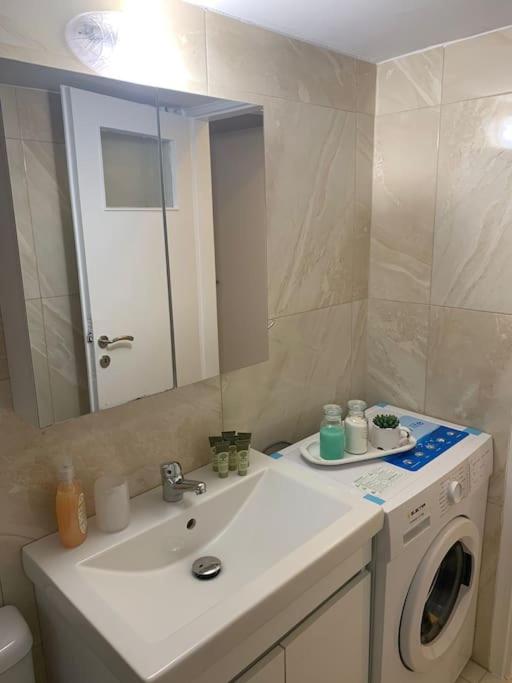 Pat's Flisvos photo 4