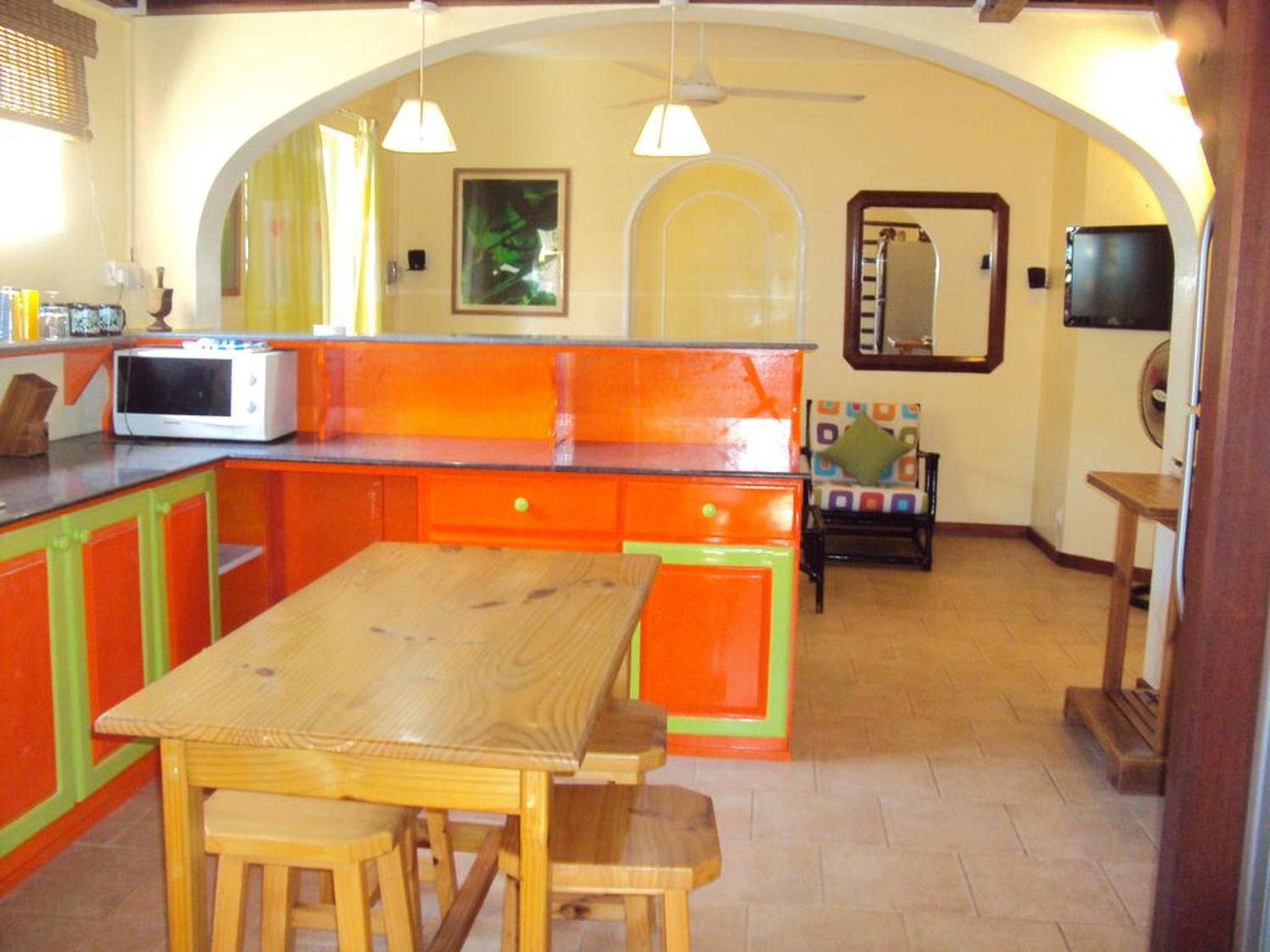 Charming Bungalow in Blue Bay with Terrace photo 2