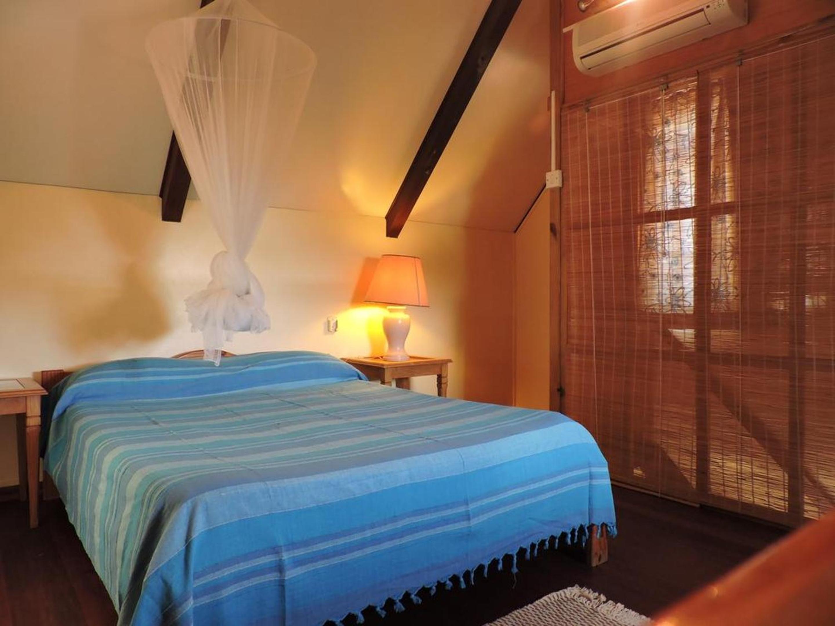Charming Bungalow in Blue Bay with Terrace photo 4