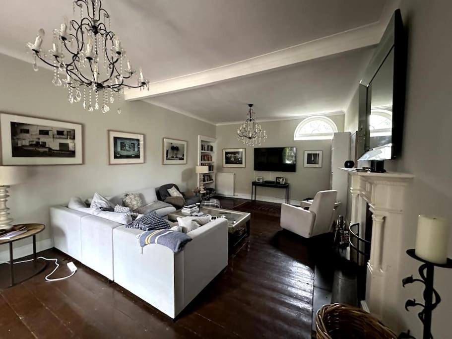 Huntershields Country Manor