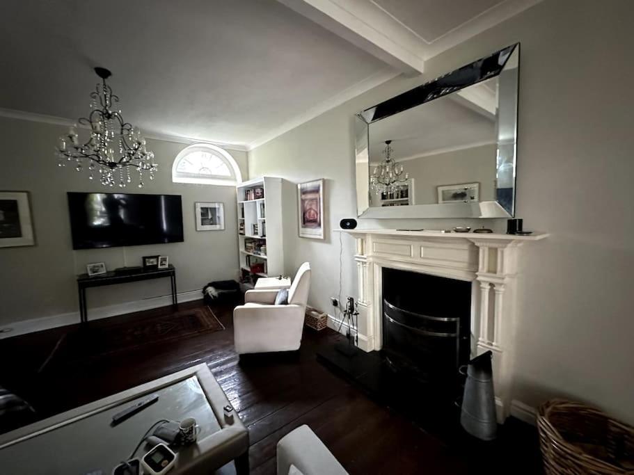 Huntershields Country Manor