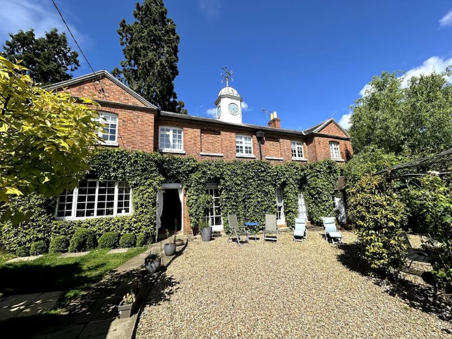 Huntershields Country Manor