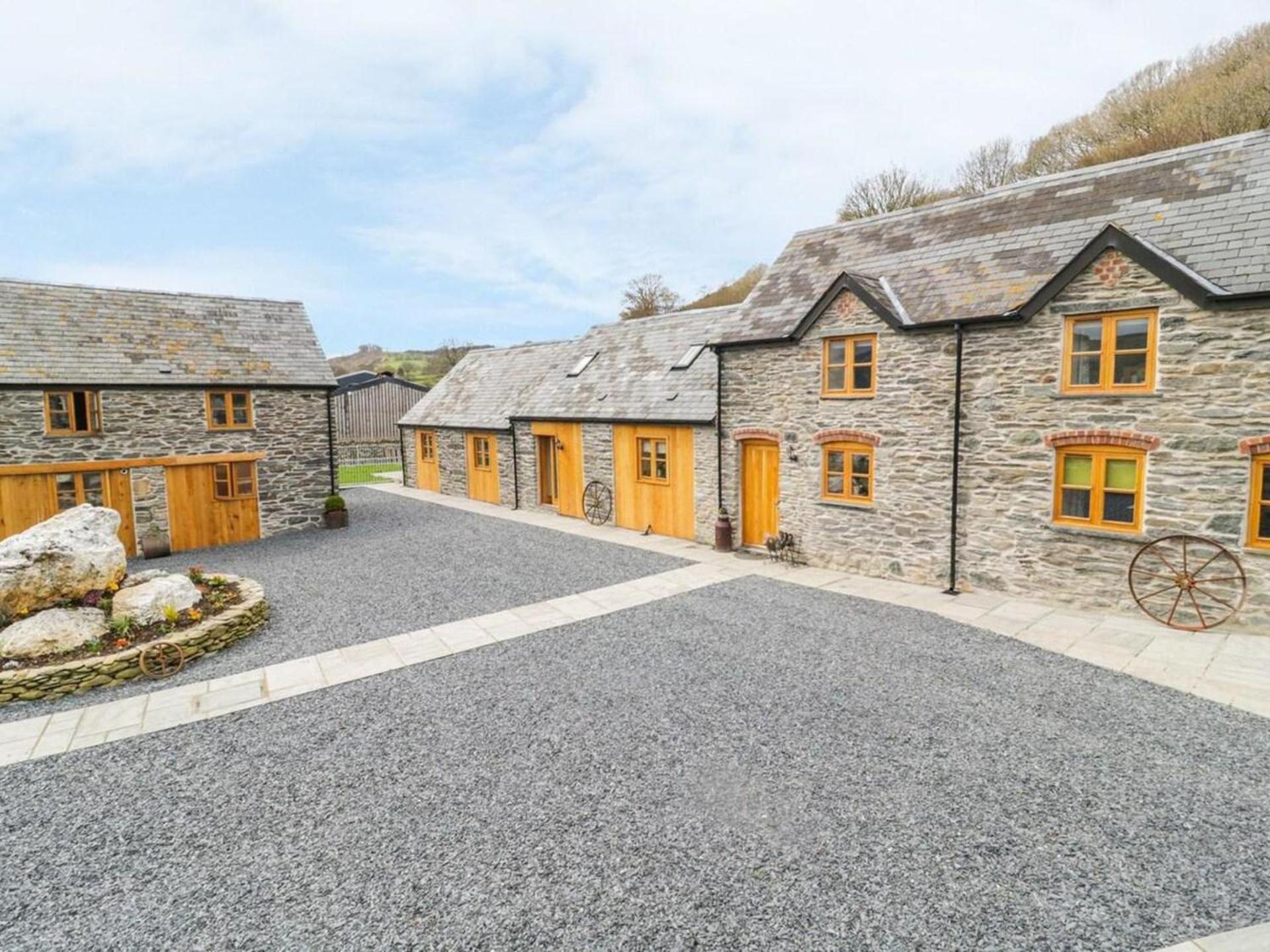Cosy Countryside Barn Retreat in Corwen view 4