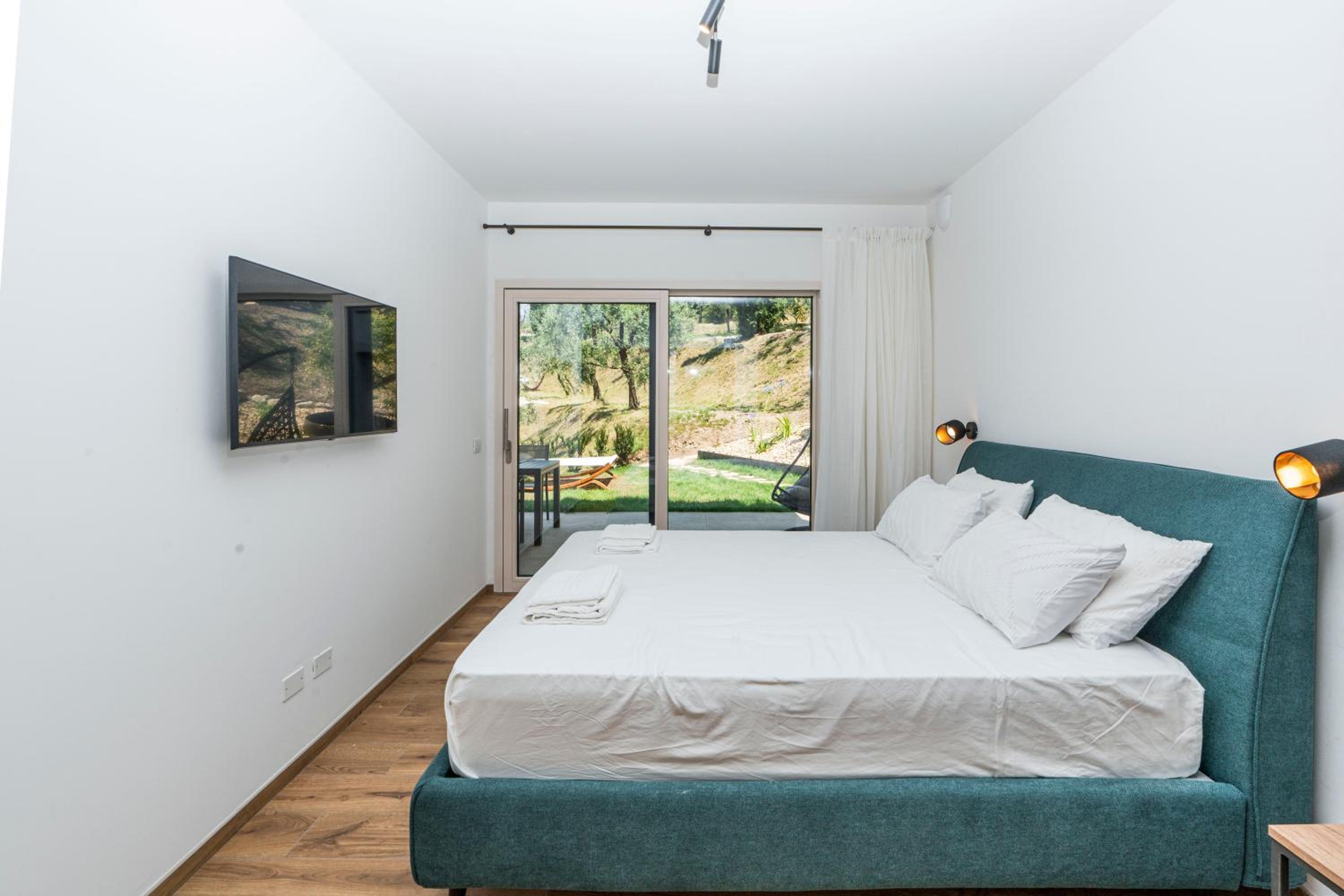 Podere Sabaina, Private Villa mit beheiztem Pool, Seeblick und 3 Wohneinheiten zur Alleinnutzung view 5