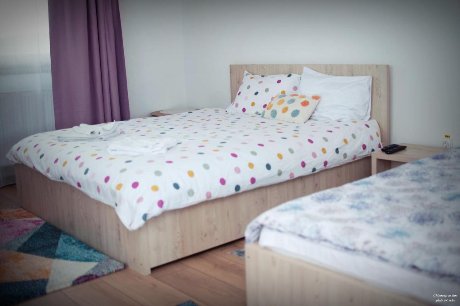 La cabana sus in deal Ferma pedagogica
