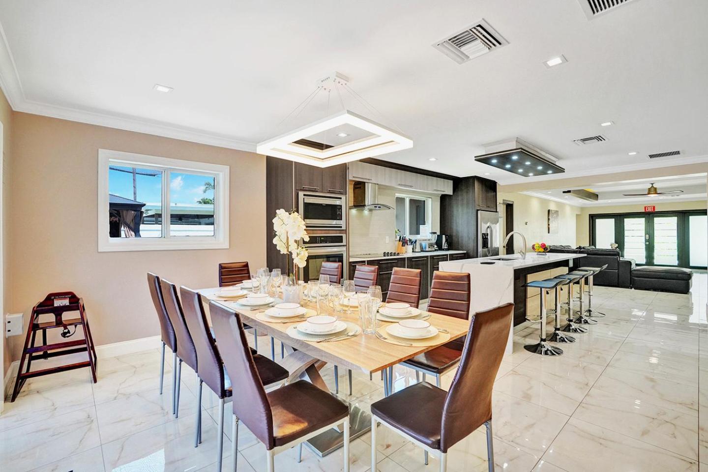 Luxury 4BR & 4BA Villa Heated Pool Minutes To Beach view 4