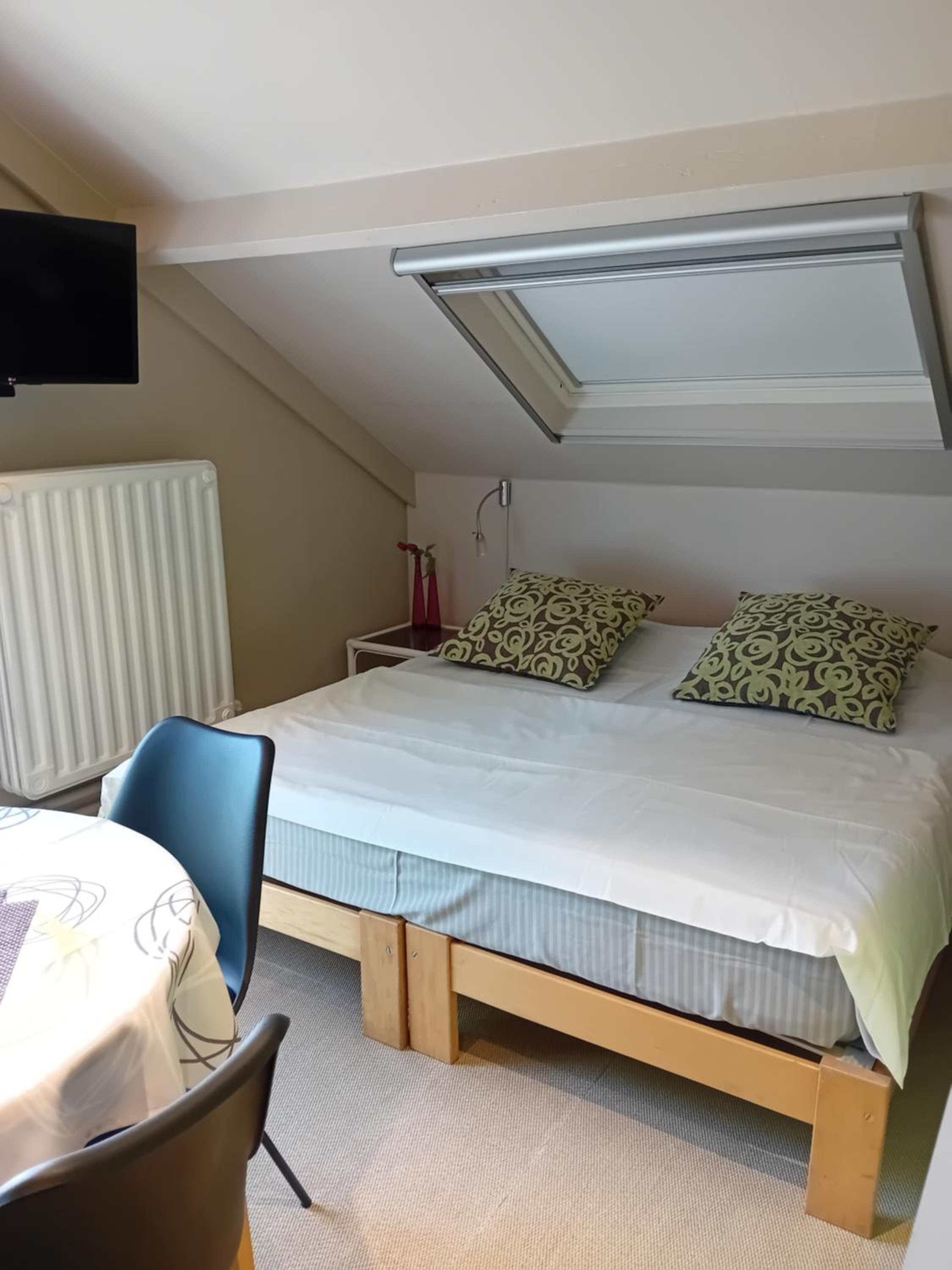 B&B Roseland
