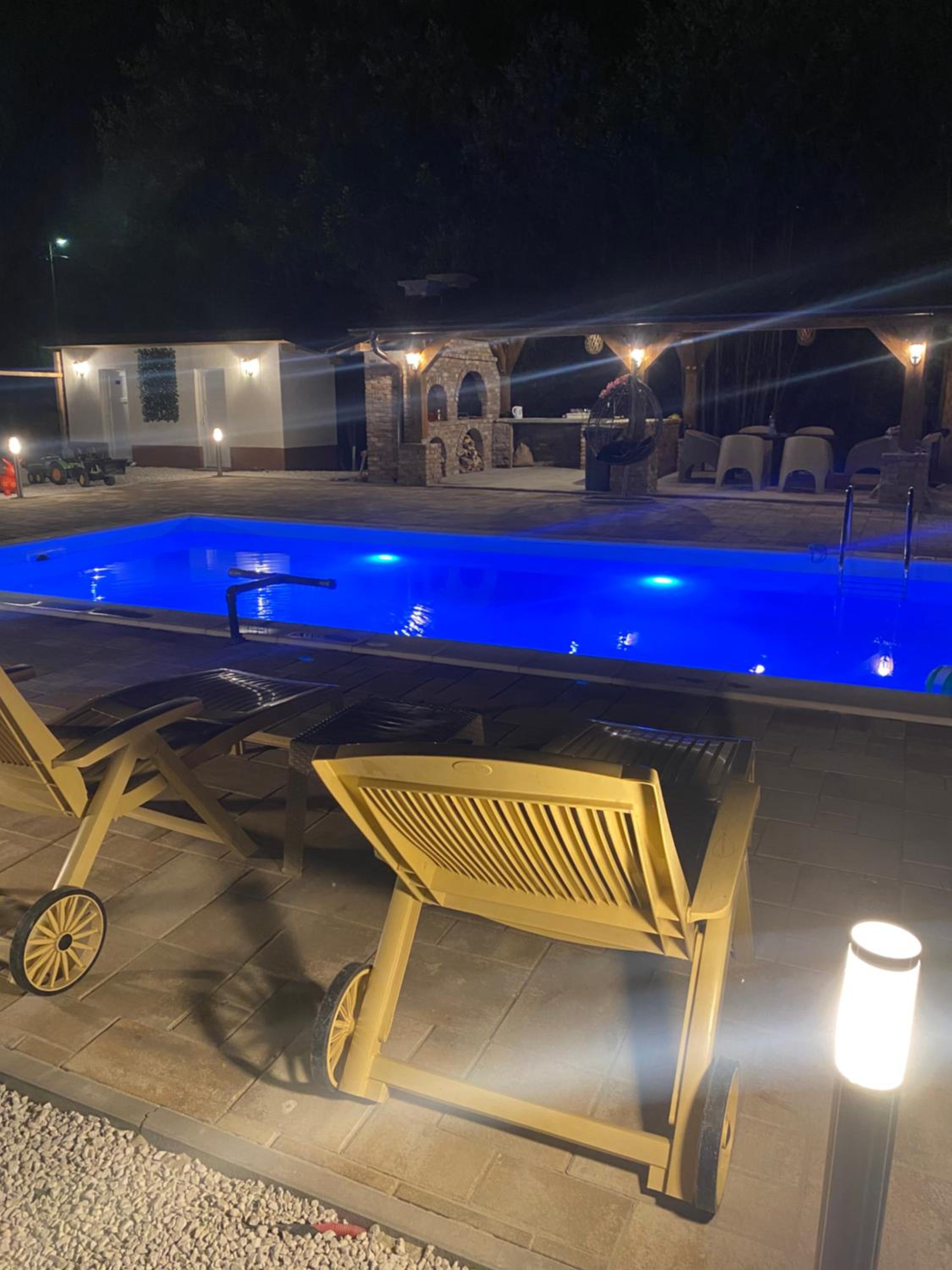 Sarajevo Deluxe penthouse and pool view 3