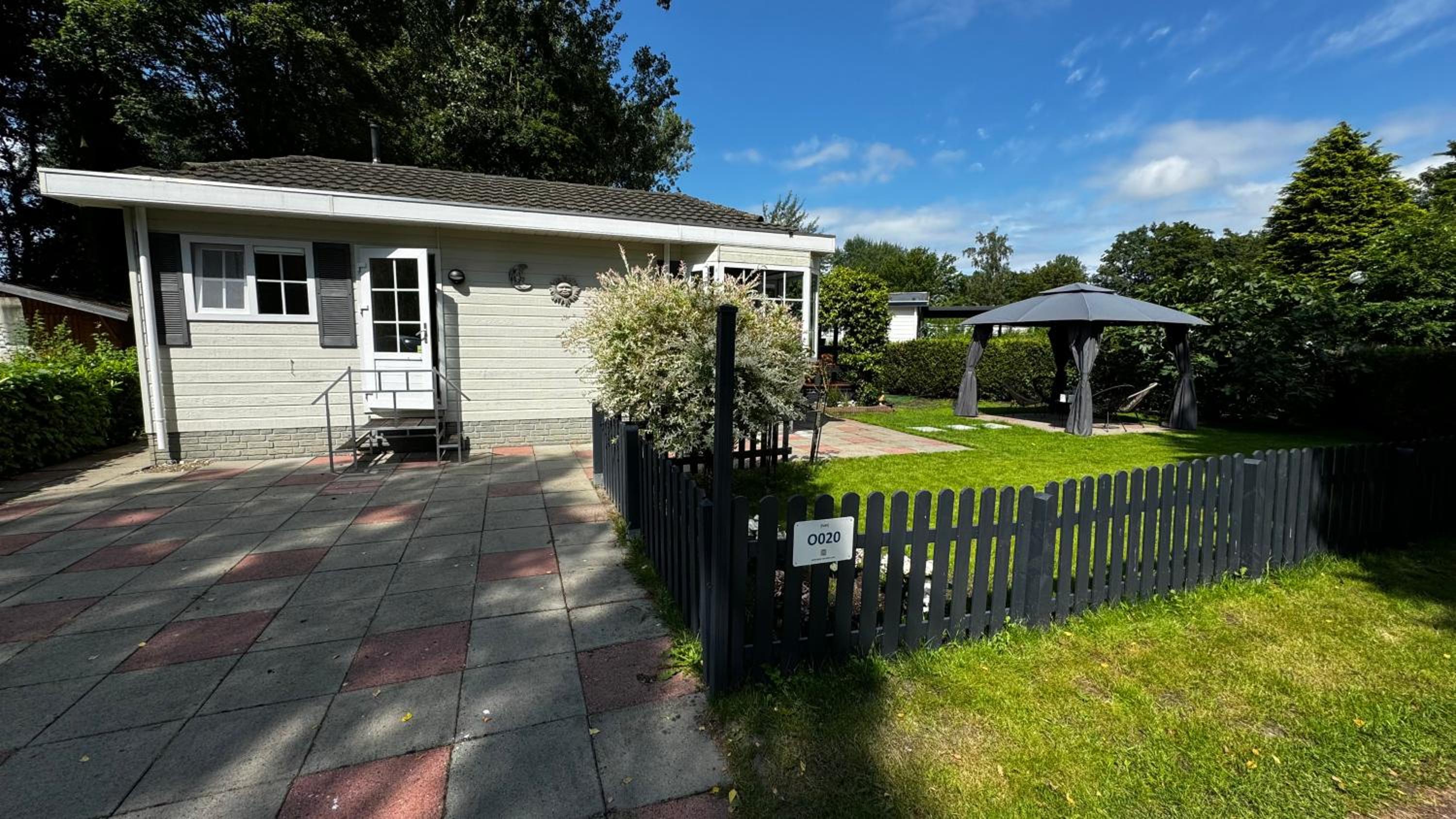 PURE - Cottage in Zeeland - Nature - lake view 2