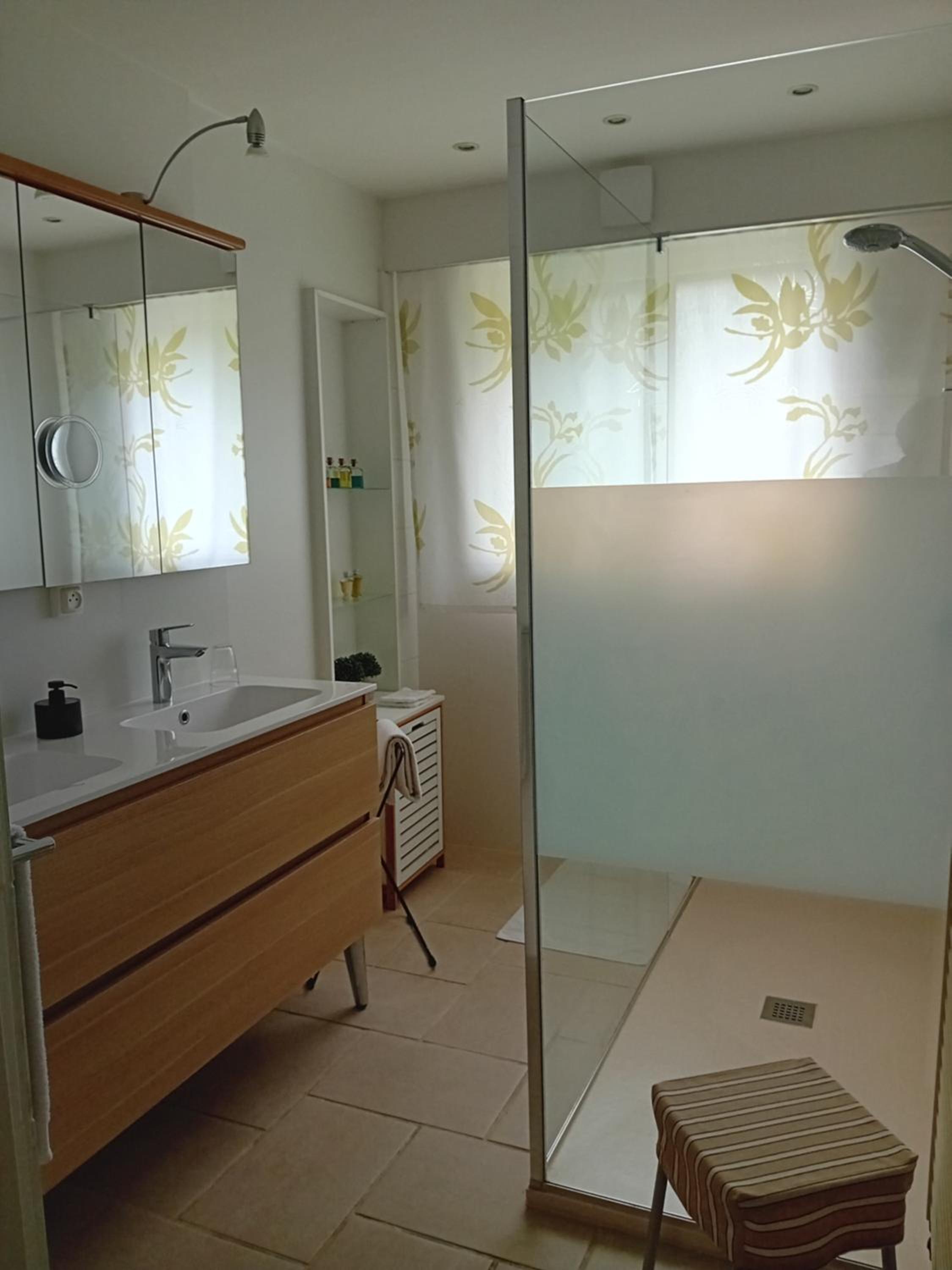 B&B Roseland