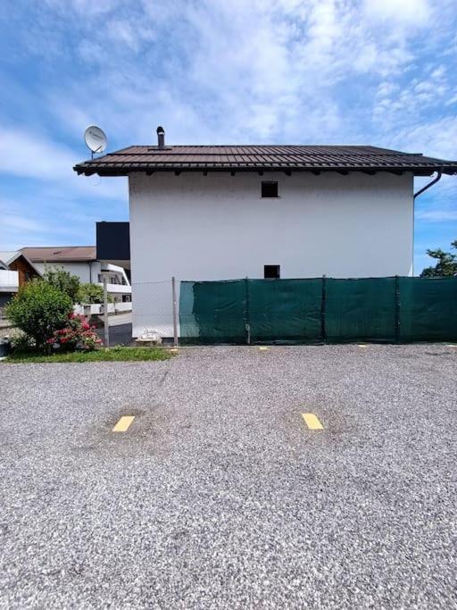 Quiet And Renovated Apartment FREE PARKING FREE WIFI view 5