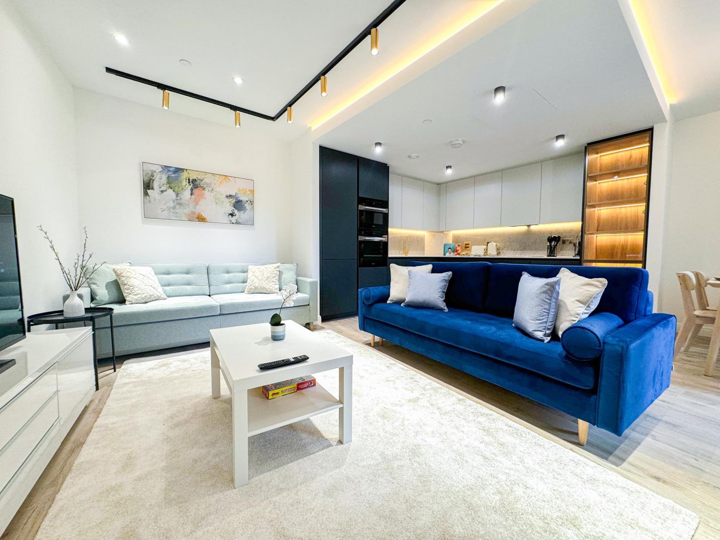 Lavish 2 Bedroom flat with private balcony in Clerkenwell, Barbican view 5