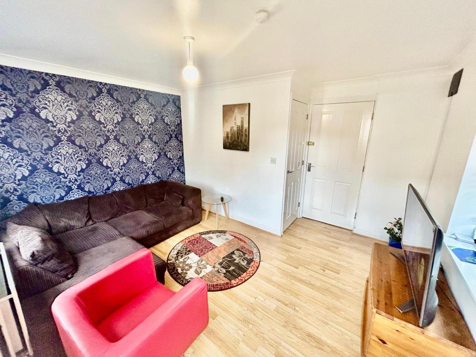 Mannys Apartment - Nice & Cozy 4Bed Flagship Lodge view 2
