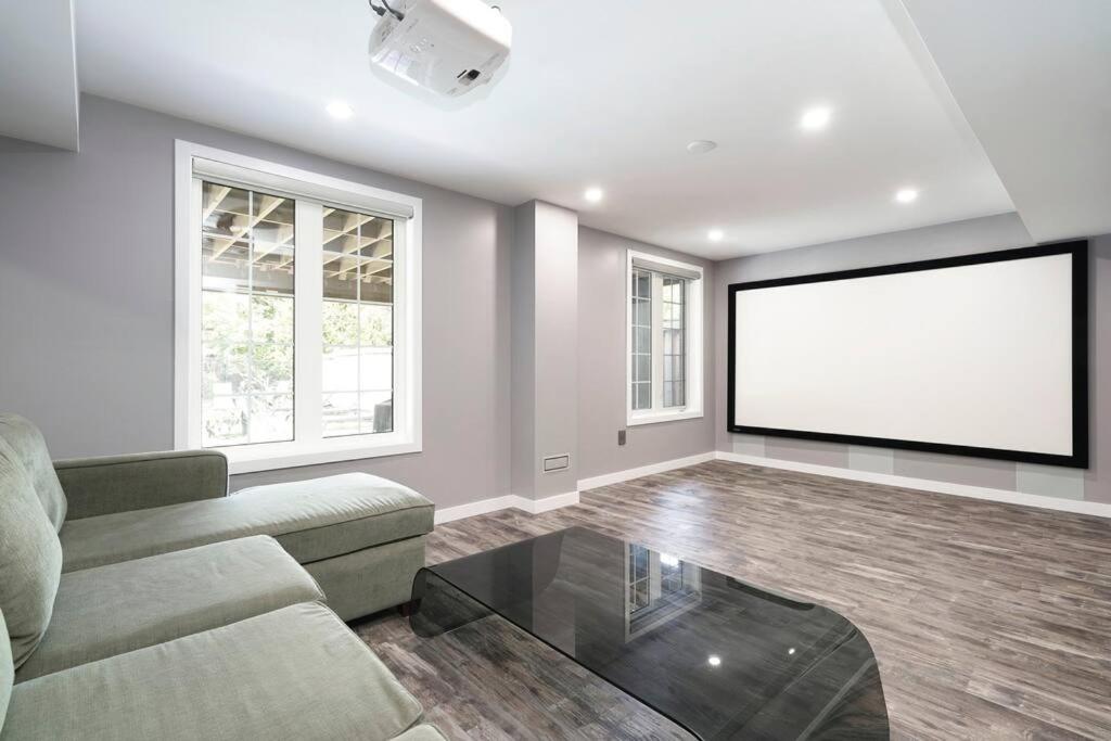 The Gate Chic & Cozy Basement Retreat in Ajax
