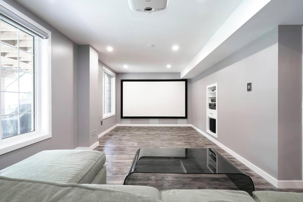 The Gate Chic & Cozy Basement Retreat in Ajax