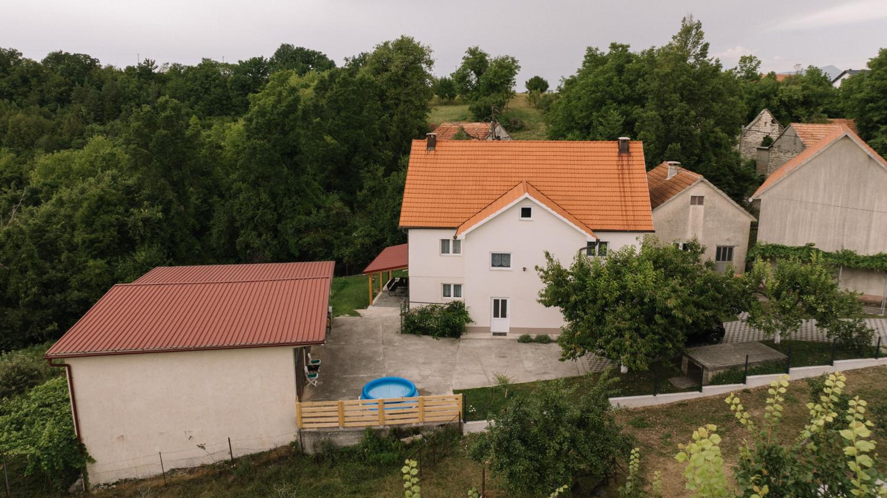 Seoska kuca Akar