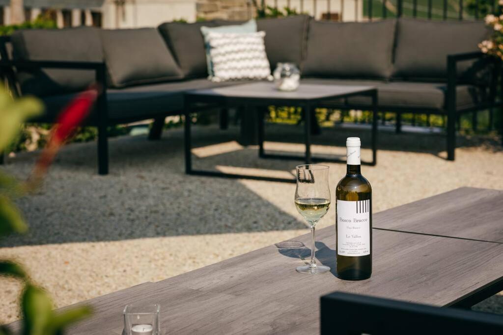 Luxe Villa, All Ensuites & Private Vineyard Views view 4