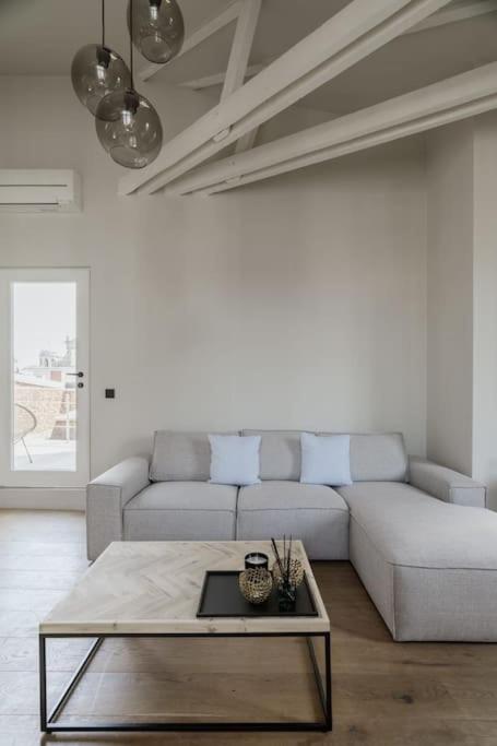Mooi licht appartement in bruisend Antwerpen!