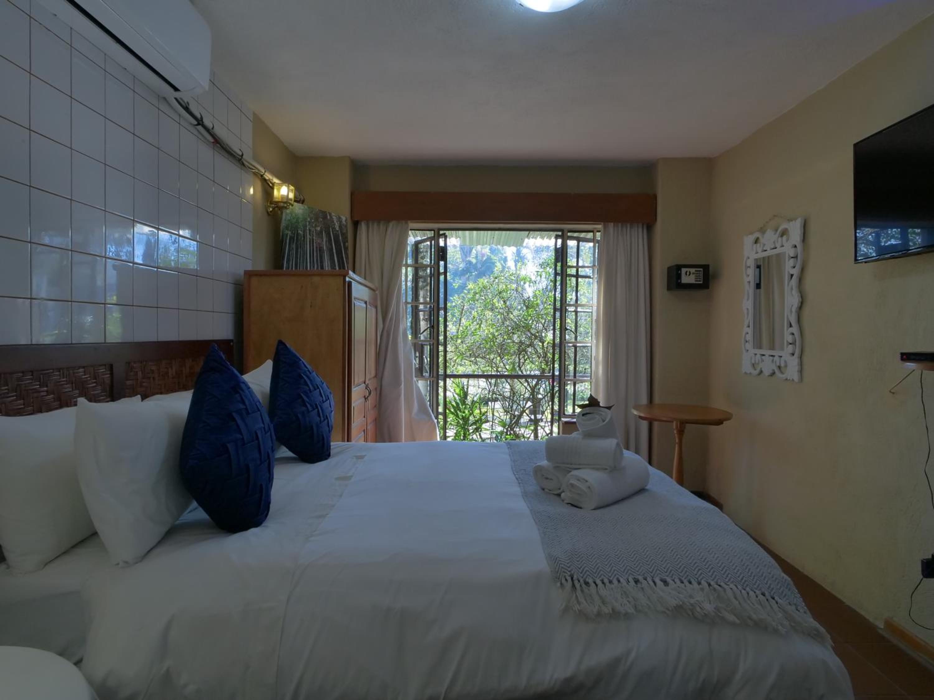 Autumn Breeze Manor Guest House