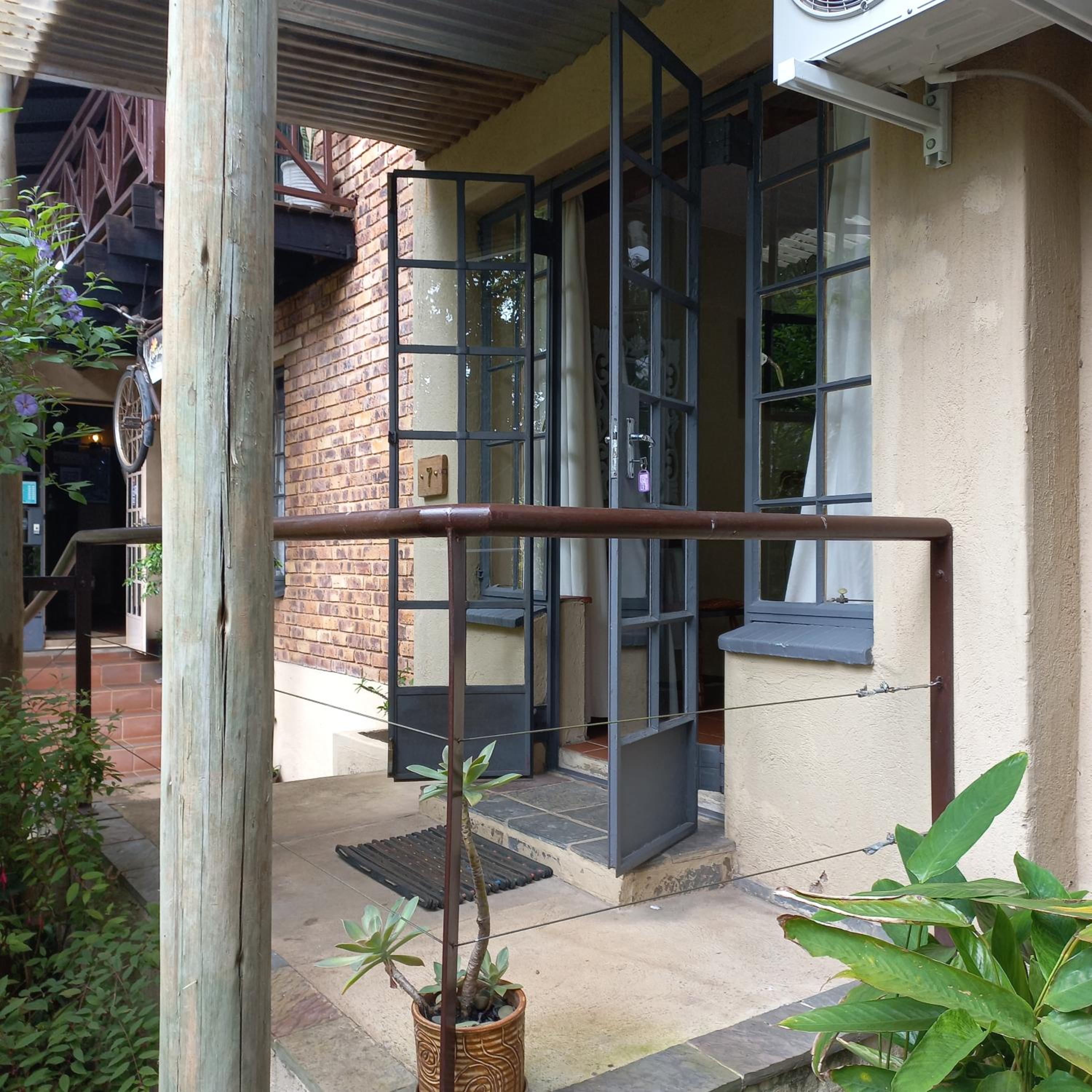 Autumn Breeze Manor Guest House