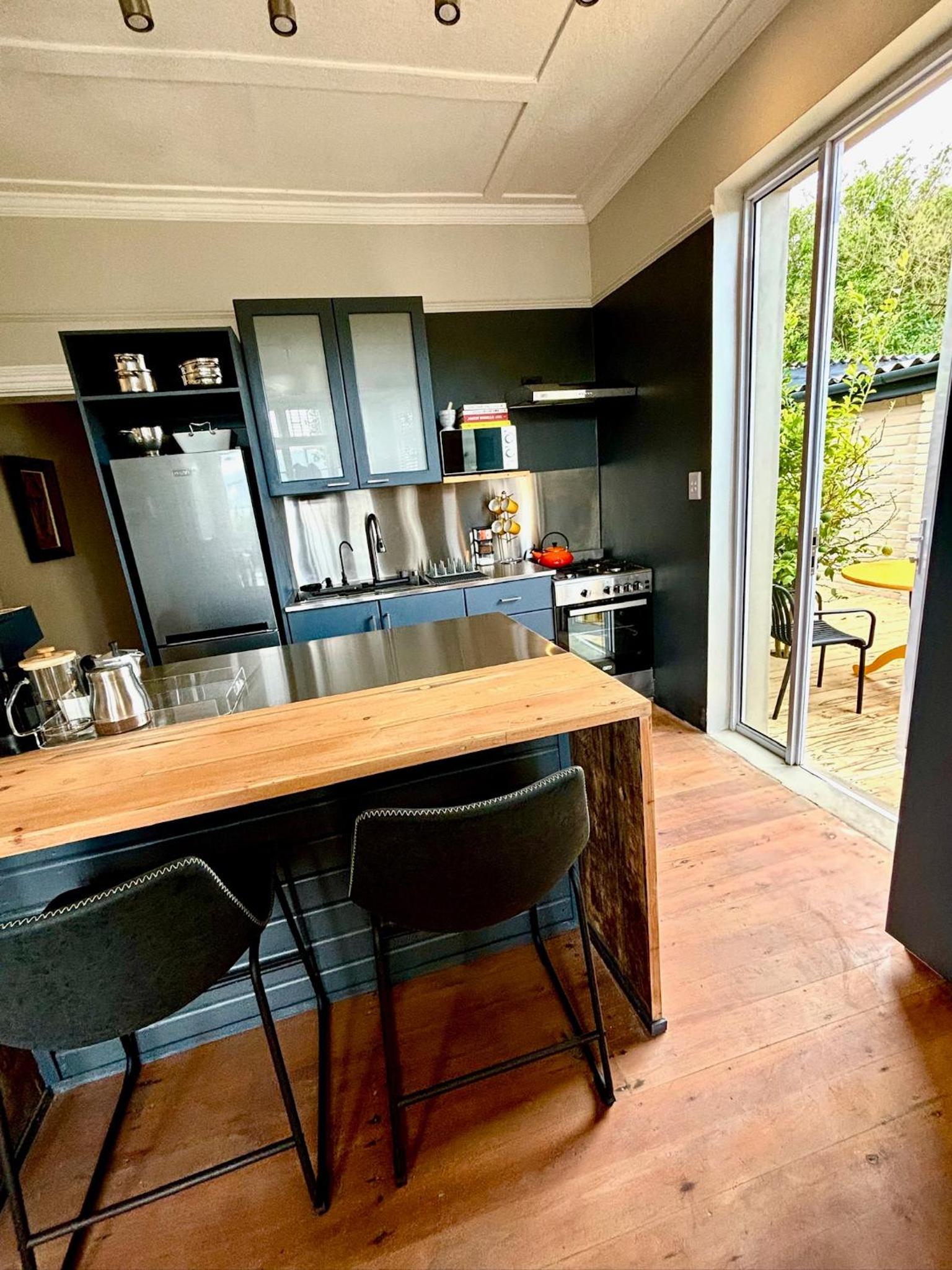 Romantic Haven with Hot Tub in the Heart of Knysna view 4